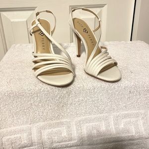 New! Katy Perry white heels/sandals approx 4’ heels
